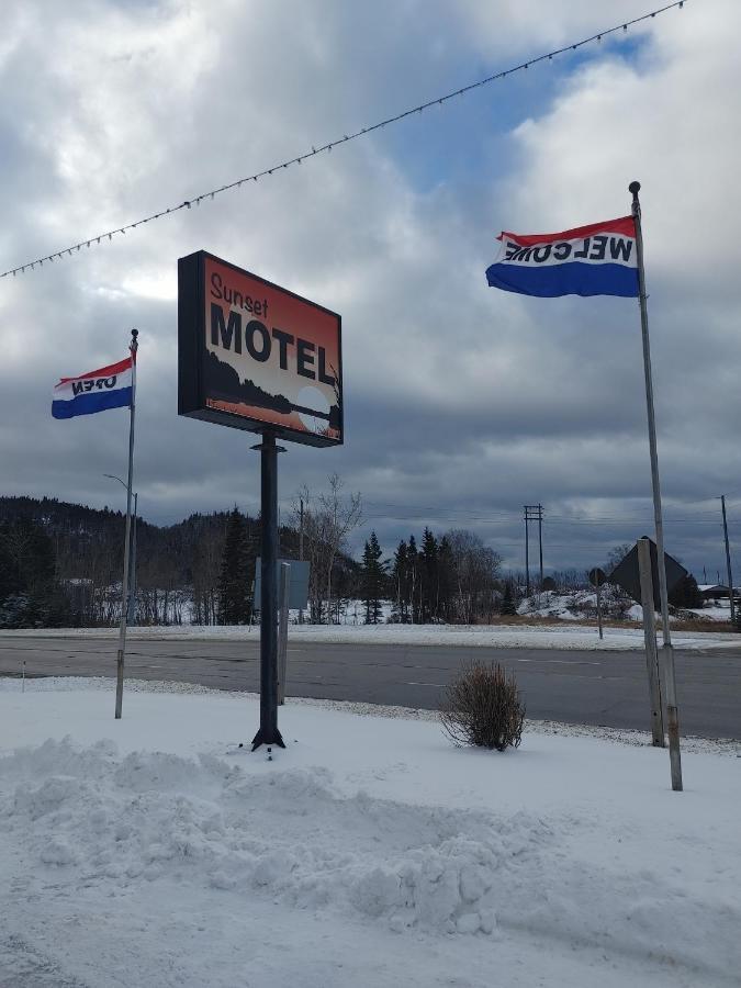 Sunset Motel Schreiber エクステリア 写真